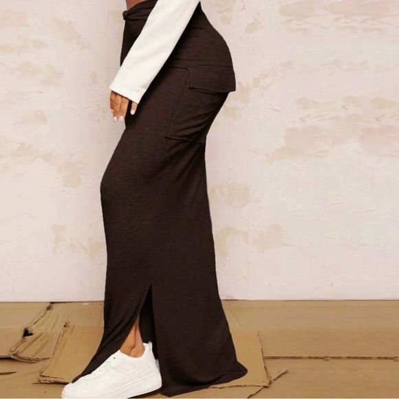 Stretchy Chocolate Brown Maxi Skirt w/ Ruched Waist, Pockets on Hips & Slit Side - Picture 4 of 4